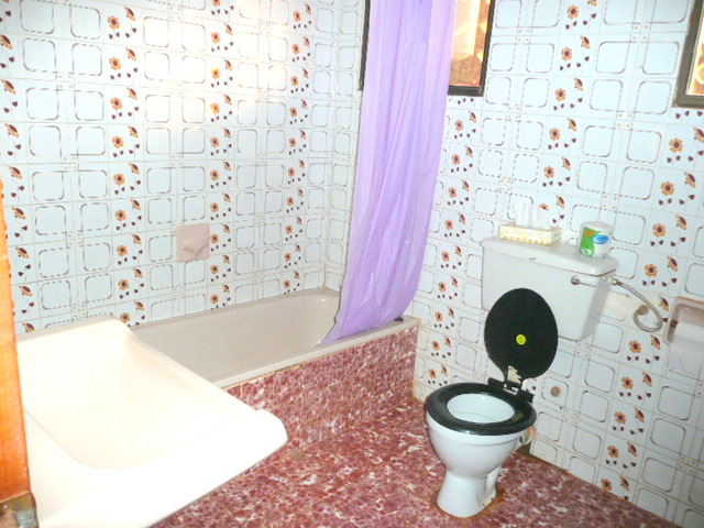 Jays Bar International - Discover Sierra Leone - Guest House, Holidays, Eco Tours, and Volunteering in Sierra Leone